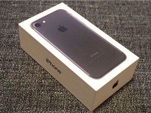 Clip: Mở hộp iPhone 7 màu đen và đen bóng