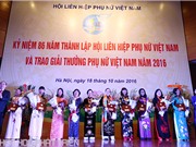 Trao giải thưởng Phụ nữ Việt Nam cho 16 tập thể, cá nhân xuất sắc