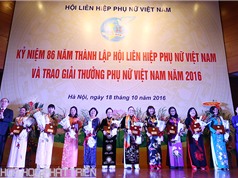 Trao giải thưởng Phụ nữ Việt Nam cho 16 tập thể, cá nhân xuất sắc