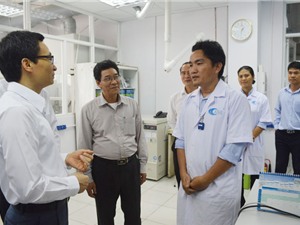 Phó Thủ tướng Vũ Đức Đam thăm Phòng thí nghiệm chất lượng cao của TPHCM