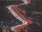 Clip: Cảnh ách tắc giao thông tuyệt đẹp ở Los Angeles