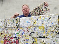 Cỗ máy tái chế nhựa phế thải thành gạch chống động đất
