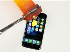 Clip: Thử độ bền iPhone 7 bằng vàng nóng chảy