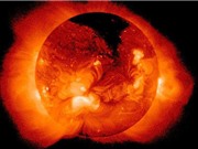 Tại sao vầng hào quang của Mặt Trời lại nóng hơn bề mặt?