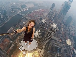 Những khoảnh khắc selfie ấn tượng nhất năm 2016