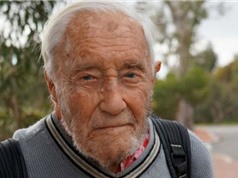 Nhà khoa học Australia 102 tuổi vẫn không chịu nghỉ hưu
