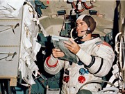 NASA thua kiện chiếc túi thuộc sứ mệnh Apollo 11 