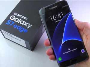 Clip: Mở hộp Samsung Galaxy S7 Edge màu đen ngọc trai