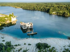 Cận cảnh nhà tù chìm trong biển nước ở Estonia
