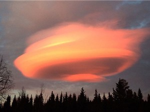 Đám mây giống phi thuyền của người ngoài hành tinh