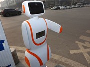 Robot ngăn người đi bộ qua đường sai vị trí