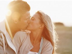 Những lợi ích khó ngờ của nụ hôn đối với sức khoẻ