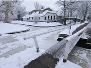 Ngôi làng chỉ xuất hiện đường đi vào mùa đông