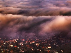 “Paris Đông Âu” đẹp tựa tiên cảnh khi bị sương phủ