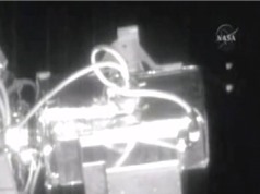 NASA bị tố che giấu cảnh 6 UFO bay qua trạm ISS