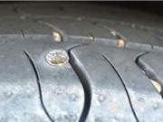Mẹo xử lý không cần thay lốp khi ô tô gặp 'đinh tặc'