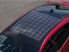 Toyota Prius lắp mái hấp thụ năng lượng mặt trời của Panasonic