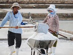 Diêm dân sống khoẻ nhờ  công nghệ “muối làm sạch muối”