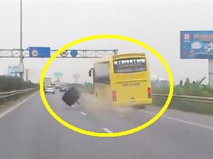 Clip: Xe khách Thanh Hoá rơi bánh trên đường cao tốc