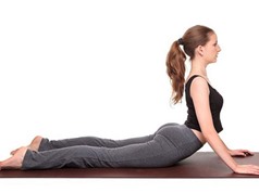 2 động tác yoga giúp giảm đau lưng