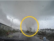 Clip: Lốc xoáy cuốn bay ô tô trên đường