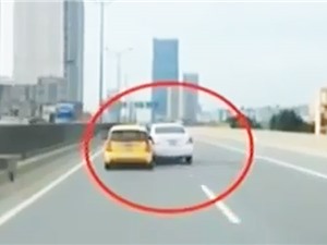 Clip: Lái xe tạt đầu “dằn mặt” đối phương trên đường Hà Nội