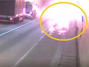Clip: Bị thủng lốp, xe chở gas gây nên vụ nổ kinh hoàng