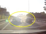 Clip: Gây tai nạn, tài xế cho xe hơi bỏ chạy