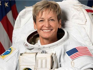 Nữ phi hành gia Mỹ lập kỷ lục chuyến đi ra ngoài không gian dài nhất