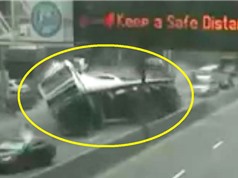 Clip: Rùng rợn cảnh xe tải bị lật trên đường cao tốc