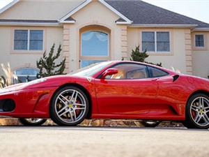 Siêu xe Ferrari cũ của Tổng thống Donald Trump có giá kỷ lục