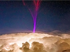 Tia sét màu tím kỳ lạ trên đám mây ở Australia