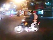 Clip: Suýt bị ôtô tông ở Đà Lạt vì chạy xe máy ẩu 