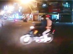Clip: Suýt bị ôtô tông ở Đà Lạt vì chạy xe máy ẩu 