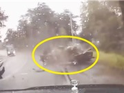 Clip: Ôtô bị xe tải va nát đầu, tài xế vẫn thoát chết thần kỳ