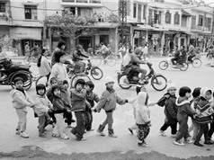 Bồi hồi ngắm Hà Nội năm 1990 qua góc nhìn của nhiếp ảnh gia nước ngoài