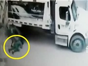 Clip: Nhân viên đô thị bị xe rác tông tử vong tại chỗ