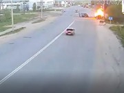 CLIP HOT TRONG NGÀY: Ôtô phát nổ kinh hoàng sau tai nạn, voi truy sát hà mã