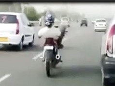 Clip: Nam thanh niên chạy xe máy kiểu “thách thức tử thần” 
