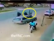 Clip: Ôtô mất lái, tông thẳng người nhặt rác chết tại chỗ