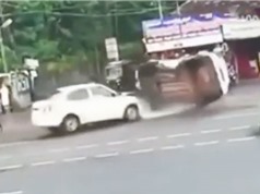 Clip: Xe Hyundai Creta bị tông lật nhào như phim hành động
