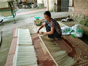 Hình ảnh sản xuất mỳ gạo ở làng nghề Hùng Lô, Phú Thọ
