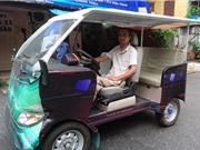 Người khuyết tật chế tạo thành công ô tô điện - xăng