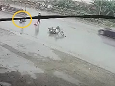 Clip: Gây tai nạn, cô gái bỏ mặc nạn nhân trên đường mưa