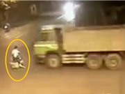 Clip: Qua ngã tư bất cẩn, người điều khiển xe máy bị xe ben cán tử vong