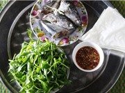 "Xuýt xoa" với món cá ngừ cuốn rau muống