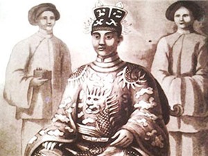 Bốn vị vua Việt lên ngôi vào Mùng 1 Tết