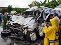 CLIP HOT NGÀY 3/7: Tai nạn kinh hoàng khiến 2 người chết ở Kon Tum, chó đại chiến với trăn