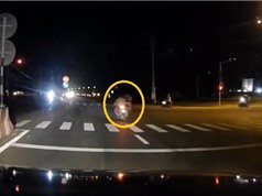 Clip: Vượt đèn đỏ tốc độ cao, nam thanh niên gây tai nạn thảm khốc
