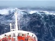 Tàu hàng sống sót trước bão tố trên biển như thế nào?